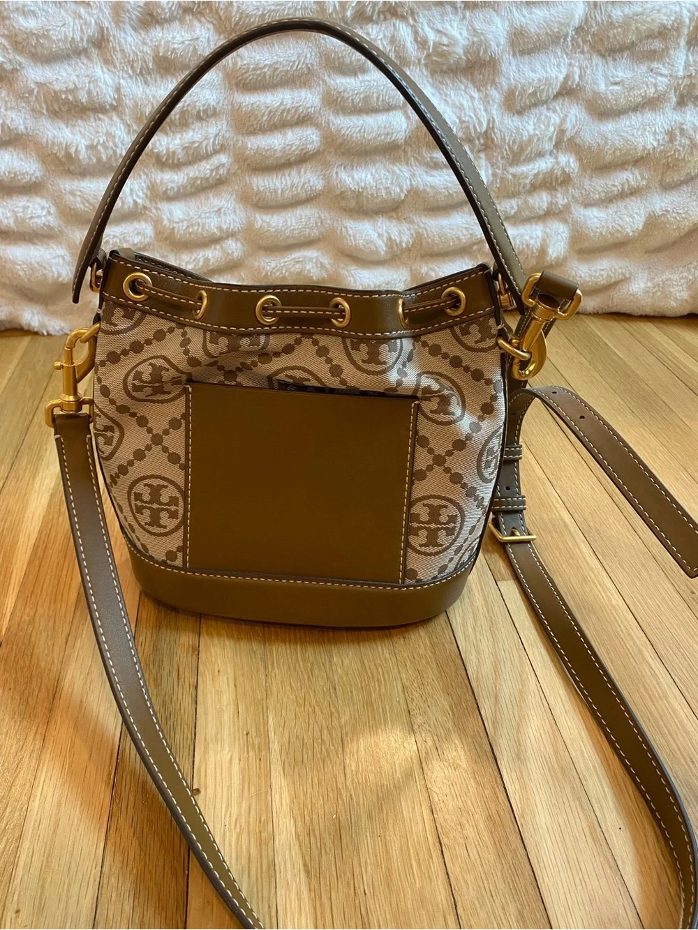 Tory Burch Brown and Cream Logo Drawstring Bucket Shoulder Bag